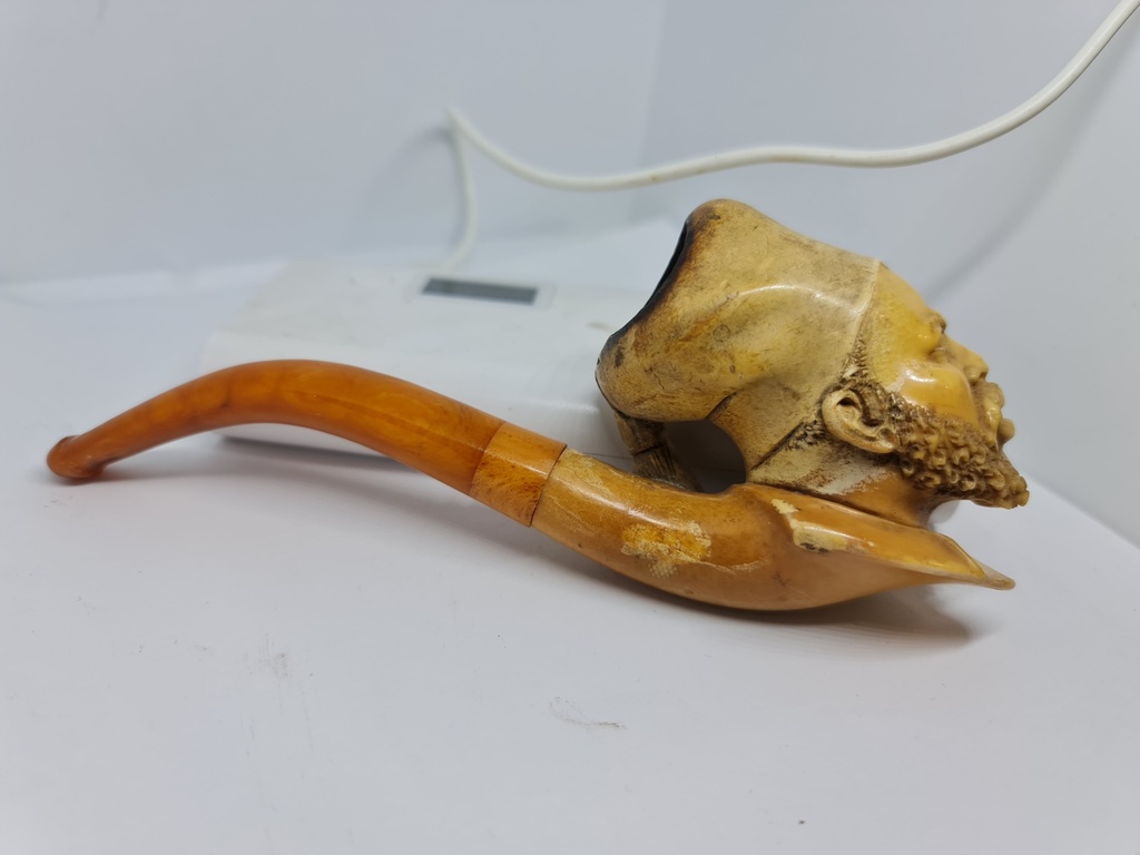 Large Antique 19thC Meerschaum Butterscotch Amber Pipe Cigarette Holder "Africian"