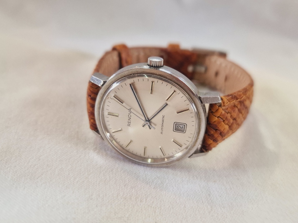 Renova automatic hand watch