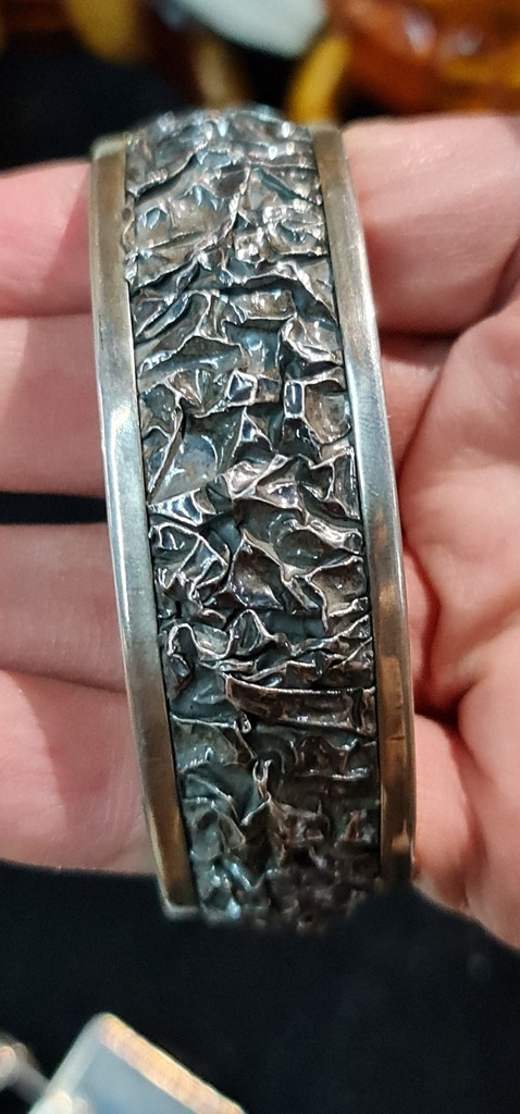 Traditionally handmade and beautifully hammered silver 925 clamp set bracelet with earrings and pendant 