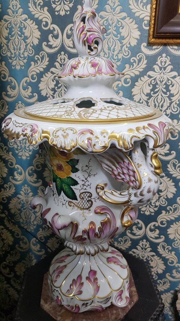 XLarge Herend Hungary Porcelain Lidded Vase With Elegance Swan Handles "Fleurs des Indes"