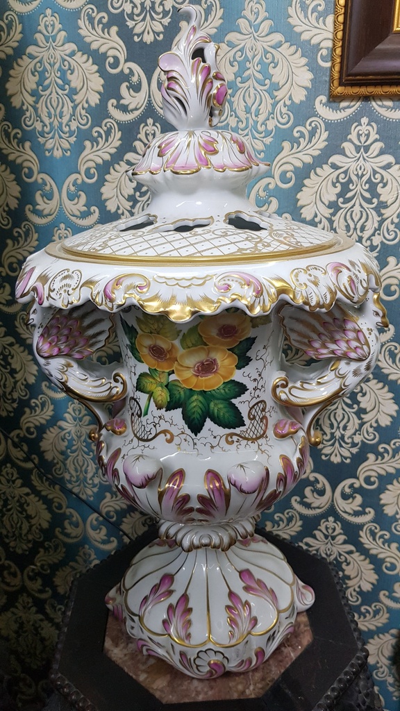 XLarge Herend Hungary Porcelain Lidded Vase With Elegance Swan Handles "Fleurs des Indes"