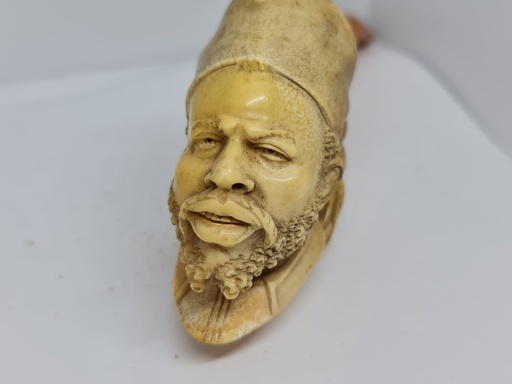 Large Antique 19thC Meerschaum Butterscotch Amber Pipe Cigarette Holder "Africian"