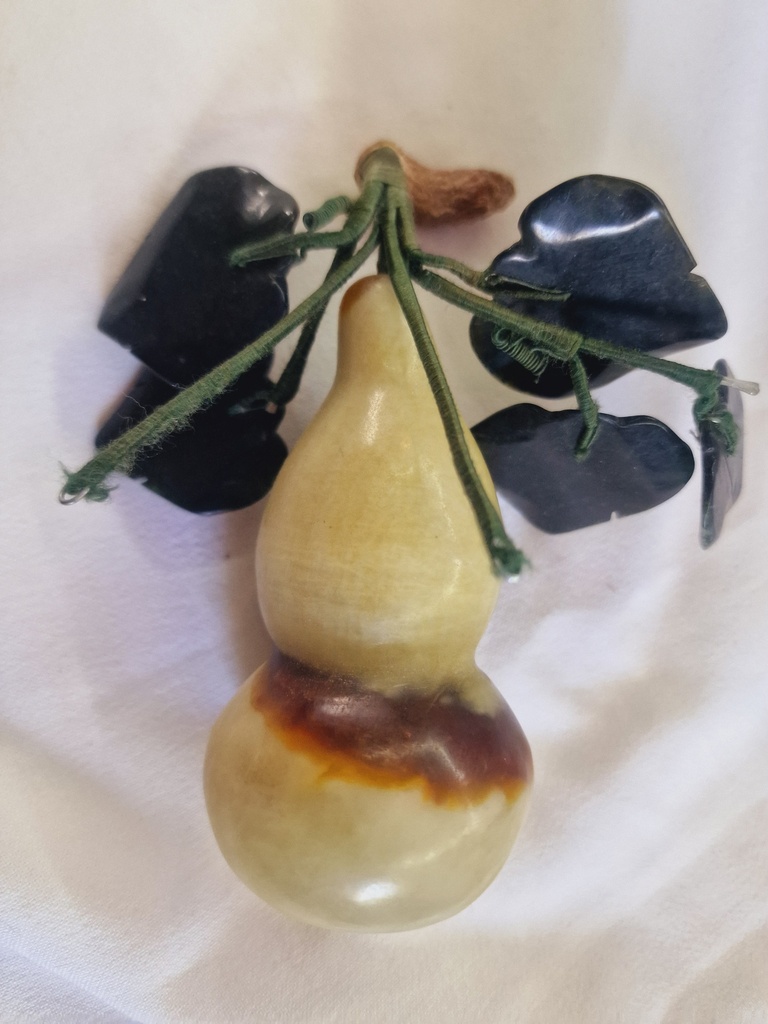 Vintage 1970 Jade Stone Pear Fruit 291.9 g