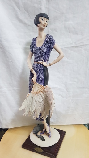 Wonderfull Capodimonte Figure "LADY WITH FAN" By Giuseppe Armani 0387 "Florence 1992"