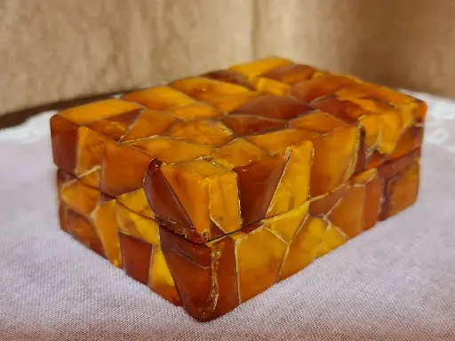 Unique Königsberg SBM Butterscotch Amber Box